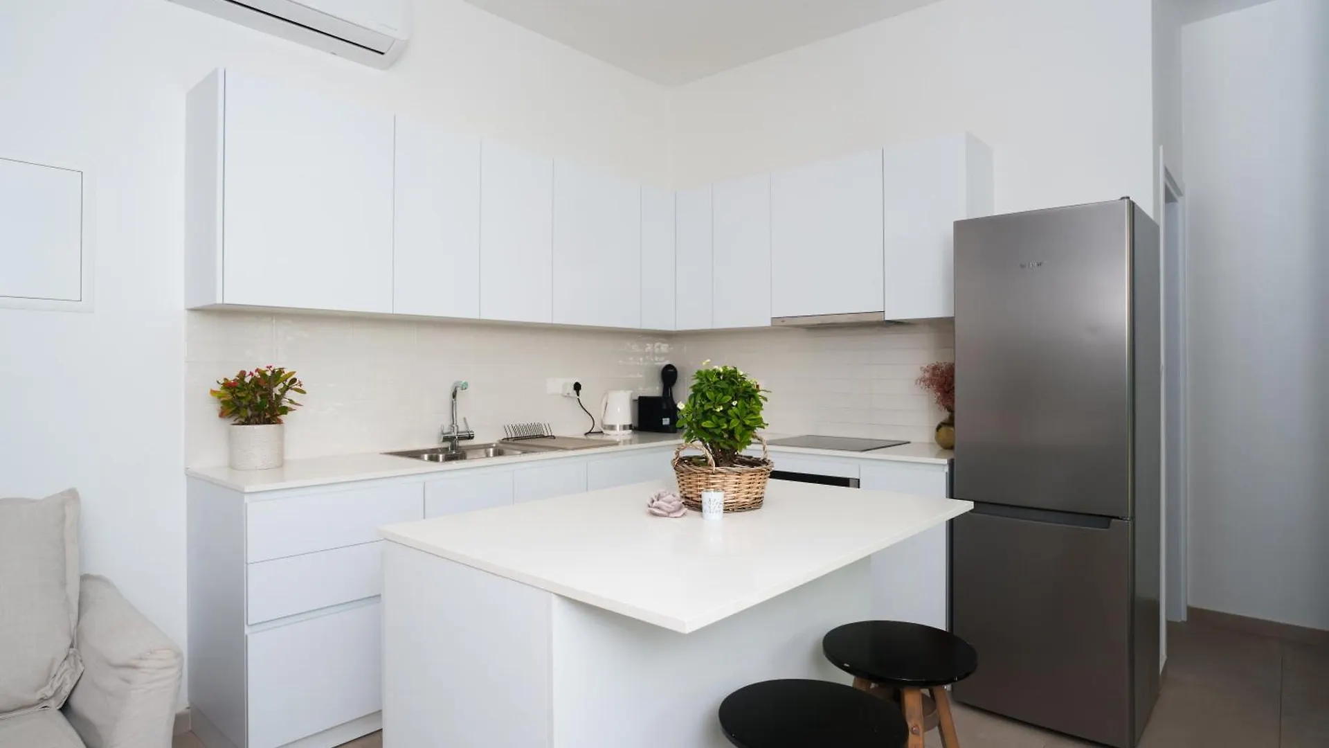 Wealthystays 2Br Retreat , 5Min Walk To Beach Protaras 0*,